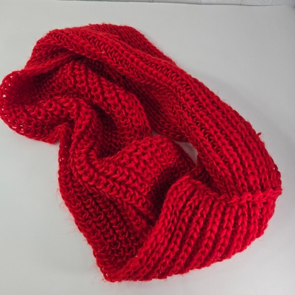 red infinity scarf‎